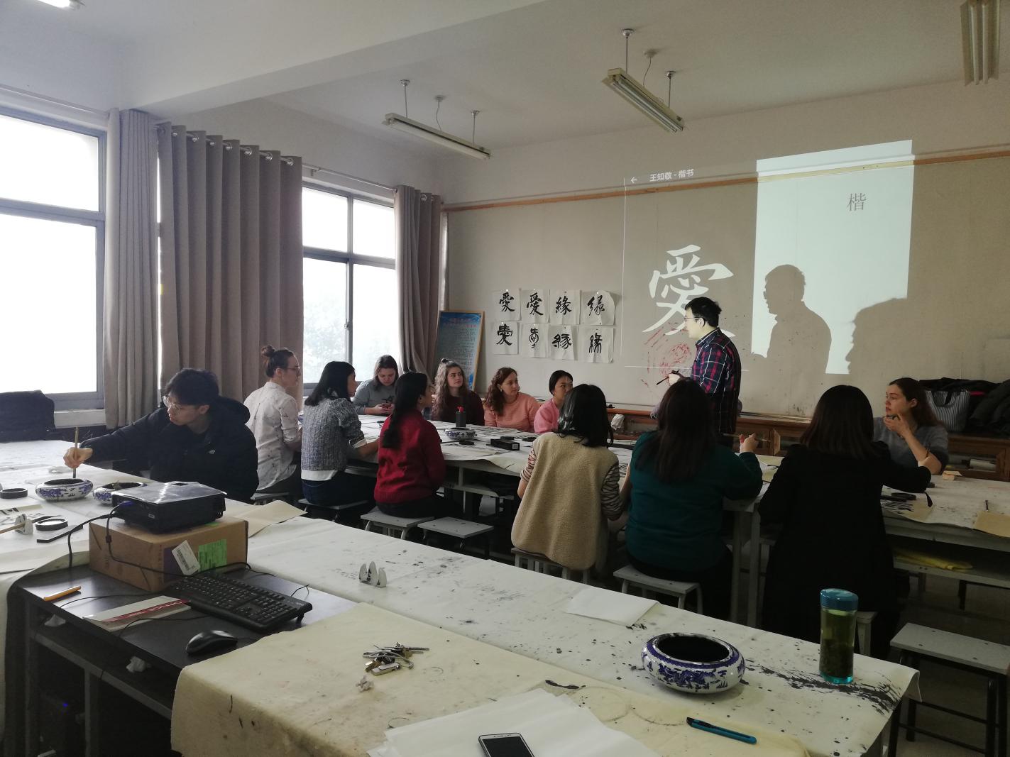 翰墨傳情，文化交融——留學生中國傳統(tǒng)書法體驗活動在龍湖印社研究所成功舉辦